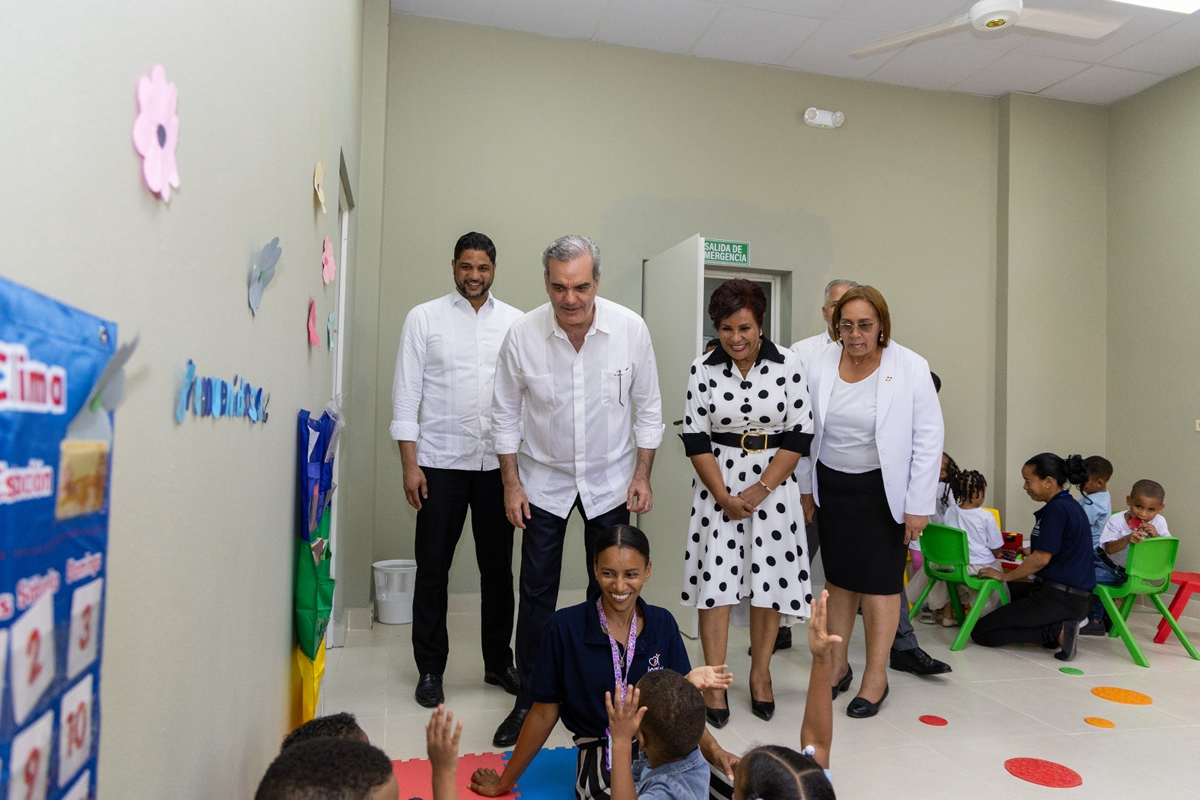 Luis Abinader Corona, Presidente de la República Dominicana recorre las áreas del nuevo centro