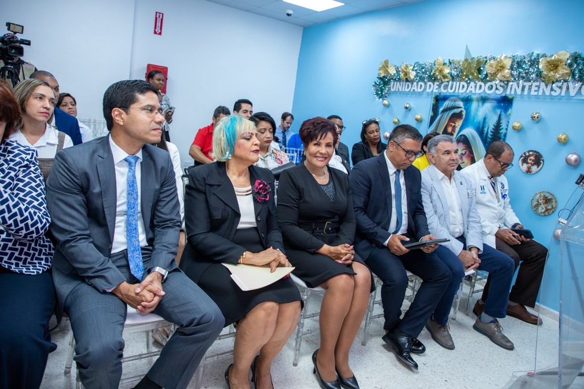 Josefa Castillo Rodríguez, directora ejecutiva del Instituto Nacional de Atención Integral a la Primera Infancia (INAIPI) comparte con los directivos asistentes