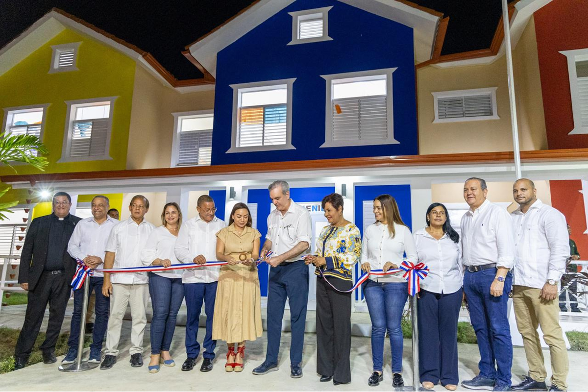 Luis Abinader Corona, Presidente de la República Dominicana, corta cinta en la inauguración del CAIPI Gaspar Hernández