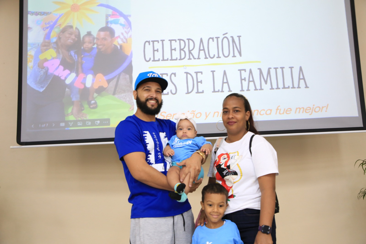 Familia asistente en la actividad