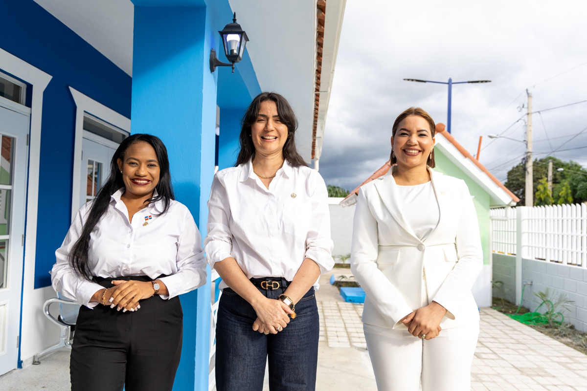Harolin Almonte, subdirectora de Relacionamiento Interinstitucional, Yanett Rodríguez, subdirectora de Gestión Institucional y Fabiana Tapia, subdirectora Nacional del INAIPI
