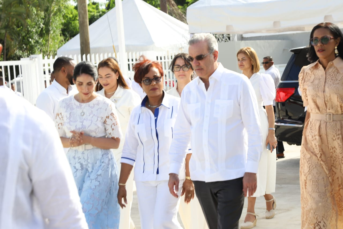 El presidente Abinader y Josefa Castillo Rodríguez inauguran el CAIPI Los Manantiales, en Verón Luis Abinader, presidente de la República Dominicana recorre el Centro junto a Josefa Castillo Rodríguez, directora ejecutiva del INAIPI