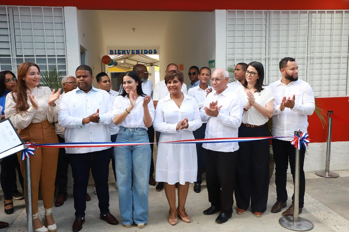 Josefa Castillo Rodríguez, directora ejecutiva del INAIPI, inaugura el CAIPI C Andalucía, junto a autoridades locales, en beneficio de 100 niños y niñas de 0 a 5 años