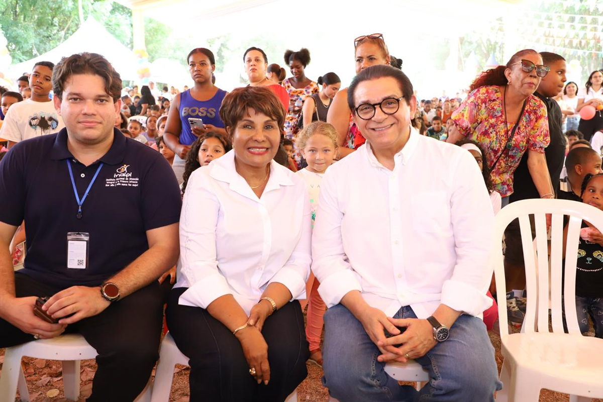 Josefa Castillo Rodríguez proclamando en el evento de verano 2025