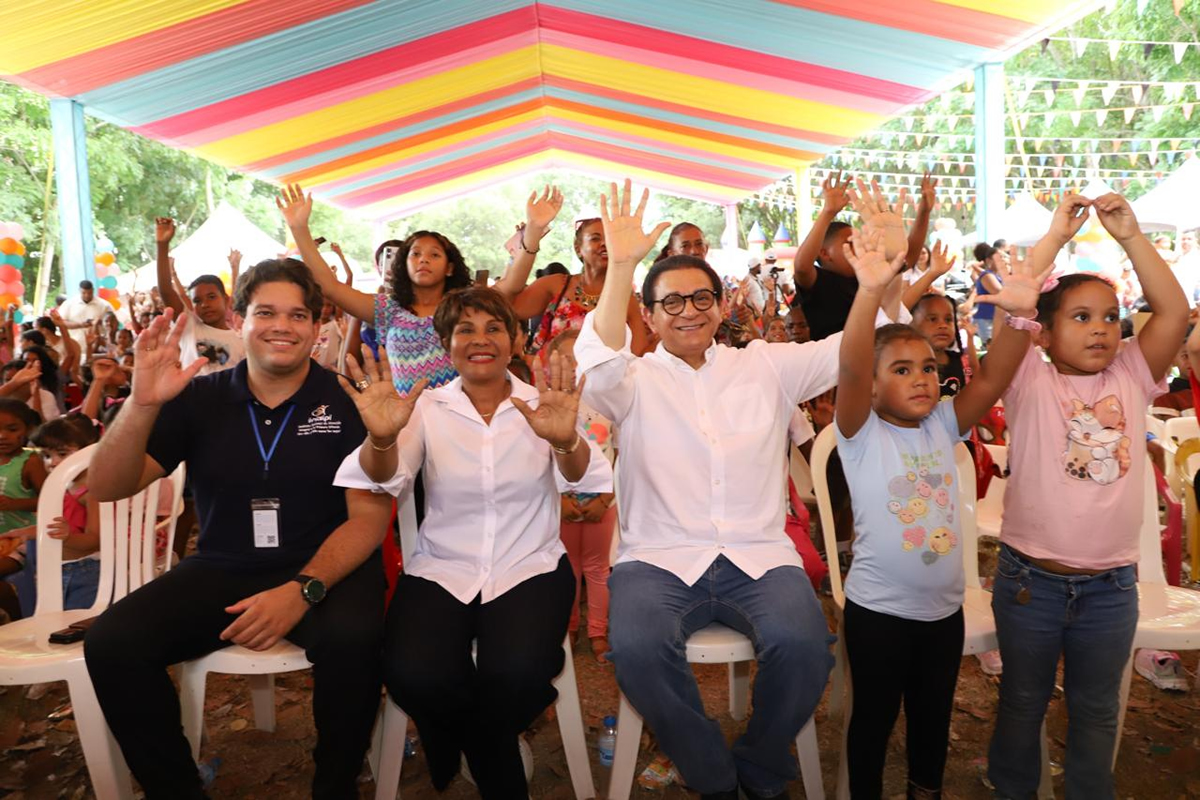 Josefa Castillo Rodríguez proclamando en el evento de verano 2025