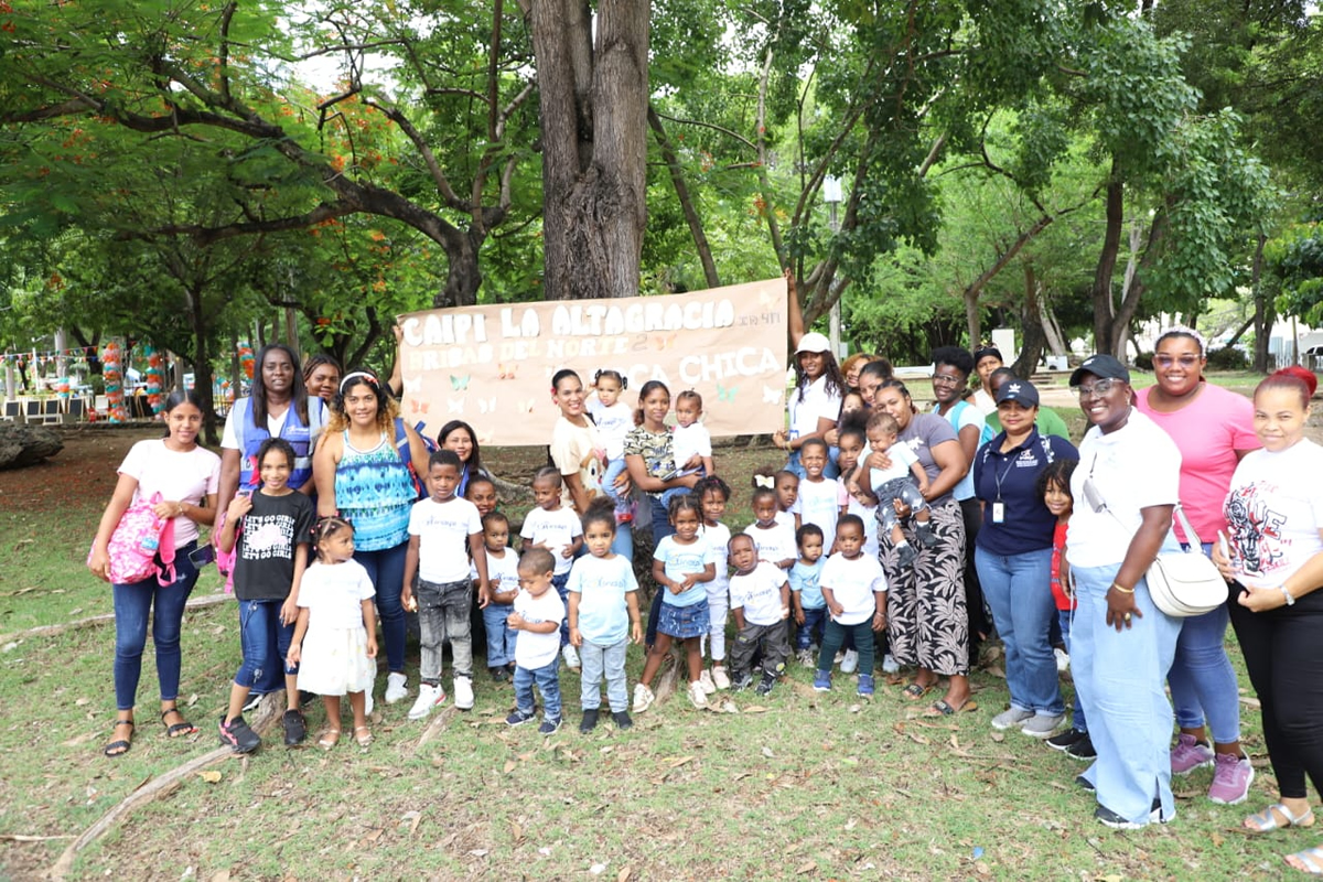 Comisión del CAIPI La Altagracia, dice presente con pancarta en la actividad 