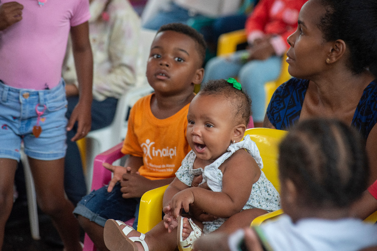 Niños disfrutando de la actividad en en actividad “Mi Verano en Familia”