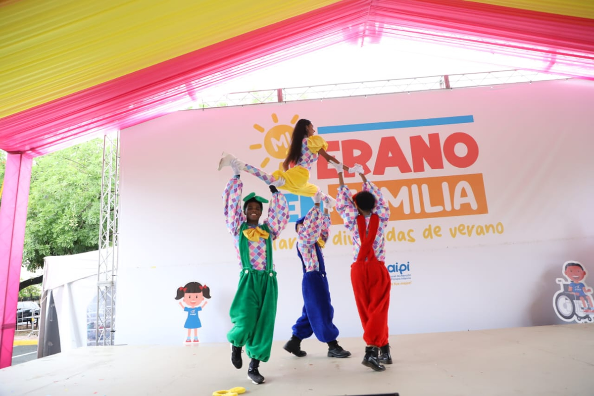 La tarima se llenó de ritmo, colores y alegría en Mi Verano en Familia