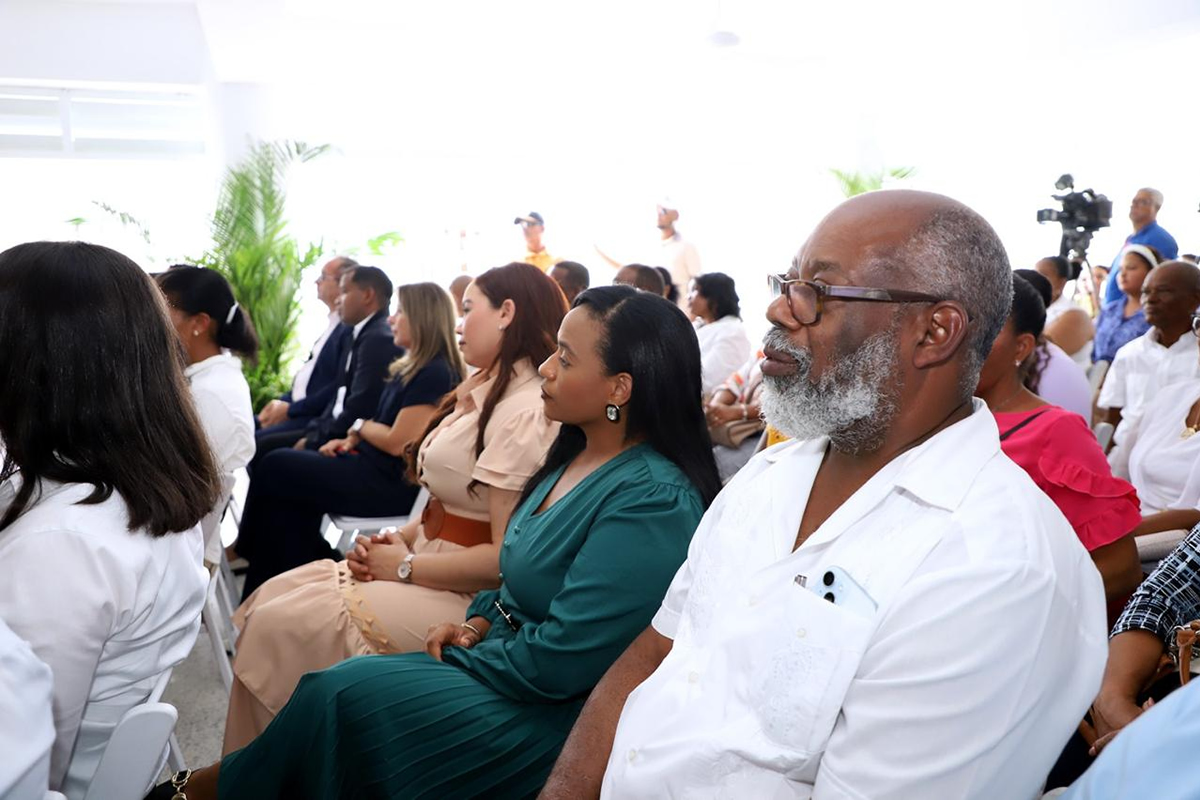 directivos del INAIPI en el acto de inauguración