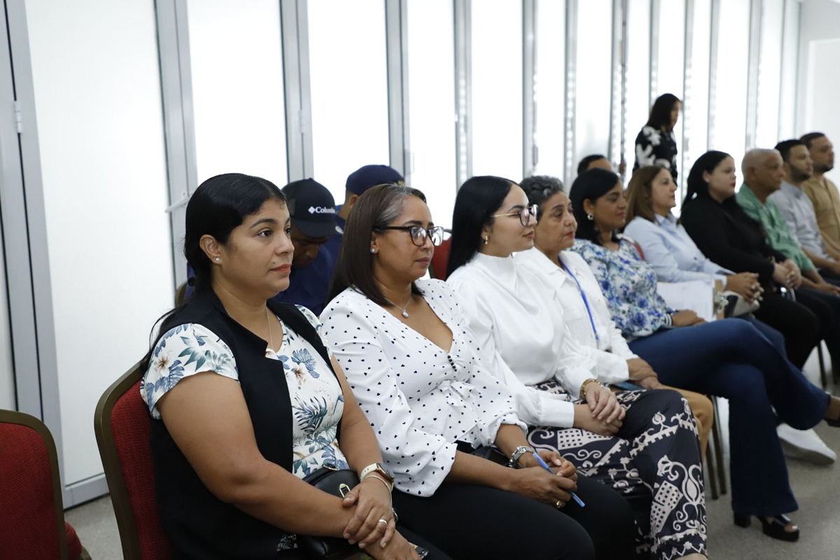 Participantes en la Tercera Mesa Técnica del INAIPI