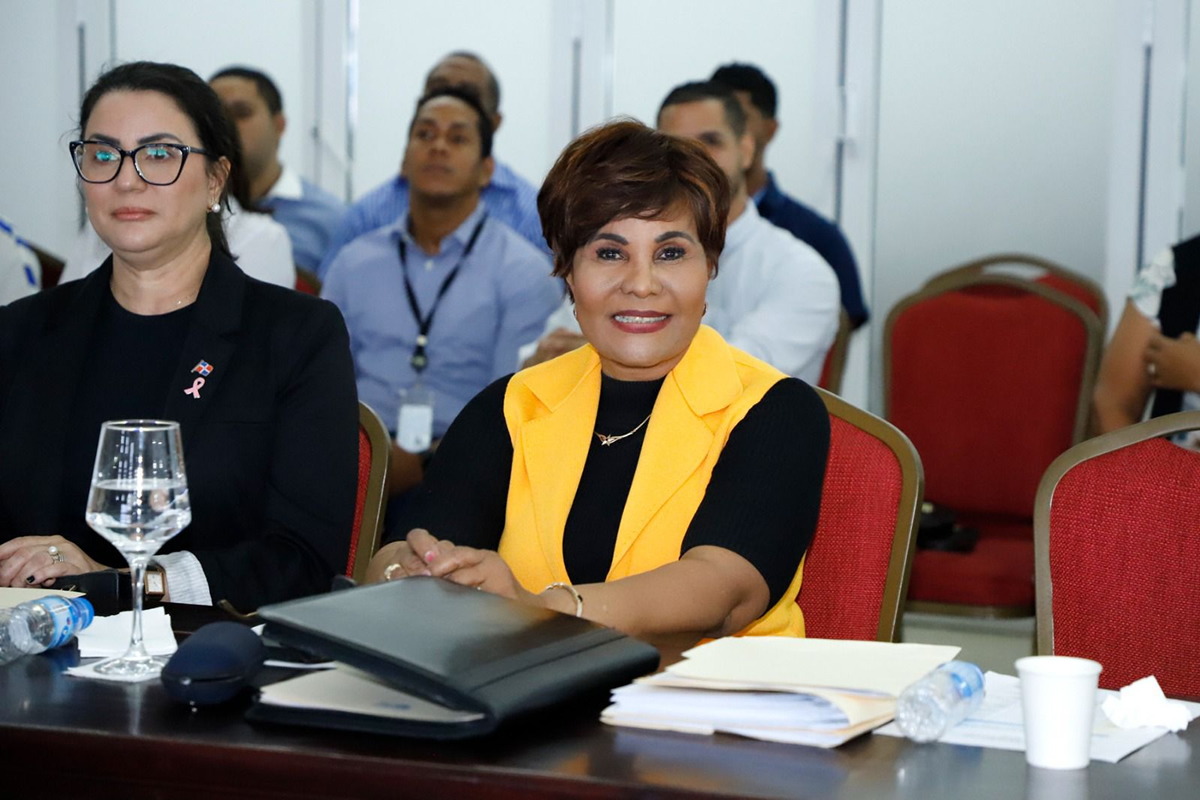 Josefa Castillo Rodríguez, directora ejecutiva del INAIPI junto a Yanett Rodríguez, subdirectora de la institución