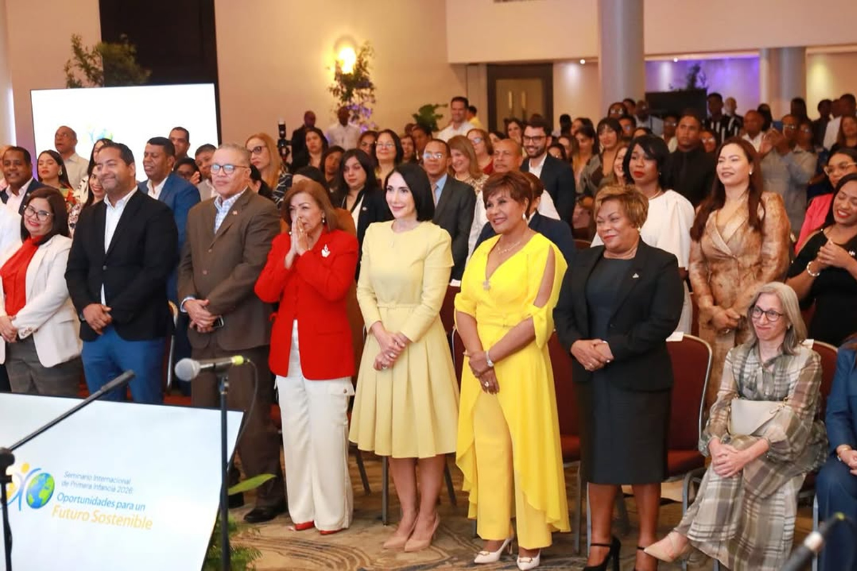 Raquel Arbaje, primera dama de la Republica Dominicana y Josefa Castillo, directora ejecutiva del INAIPI en la apertura del IV Seminario Internacional sobre Primera Infancia, Oportunidades para un Futuro Sostenible