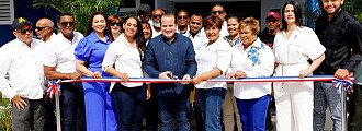 José Ignacio Paliza, ministro de la Presidencia corta cinta en la inauguración del CAIPI Guaricano I