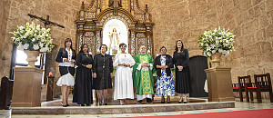 Josefa Castillo Rodríguez, directora ejecutiva del INAIPI, al centro, en la misa en conmemoración del onceavo aniversario de la Institución