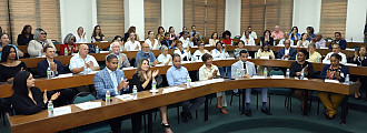 Josefa Castillo Rodríguez, directora ejecutiva de INAIPI, reunida con representantes de 33 organizaciones socias para iniciar trabajos de regularización y formalizar alianzas.